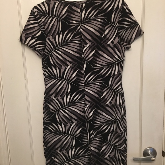 Knee length Shift Dress - Picture 2 of 2